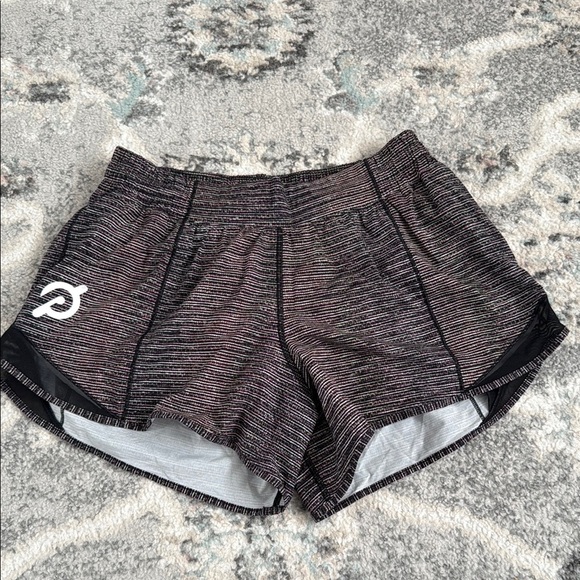 Lululemon Hotty Hot Short II *Long 4" - Picture 1 of 10
